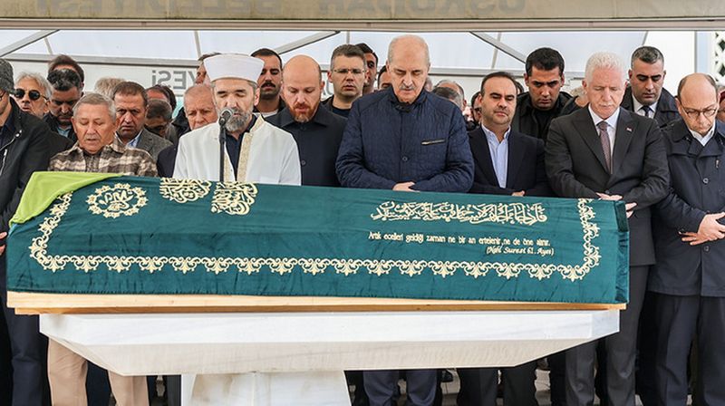 Prof. Dr. Saffet Tüzgen’in eşi Huriye Tüzgen son yolculuğuna uğurlandı Prof. Dr. Saffet Tüzgen’in eşi Huriye Tüzgen son yolculuğuna uğurlandı