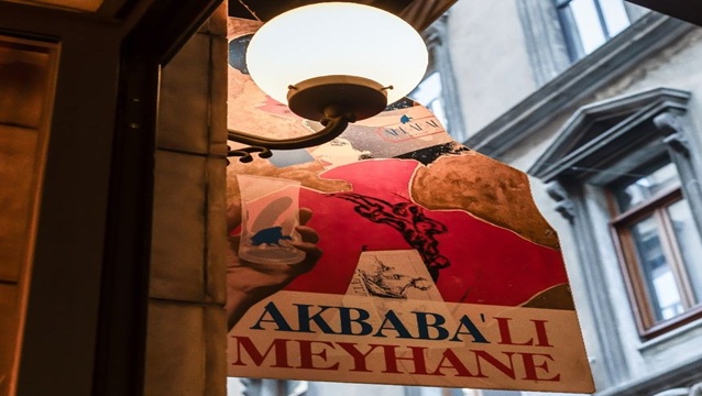 Zamanın Durduğu Sofralar: Akbabalı Meyhane Tünel’de Hayat Buluyor Zamanın Durduğu Sofralar: Akbabalı Meyhane Tünel’de Hayat Buluyor
