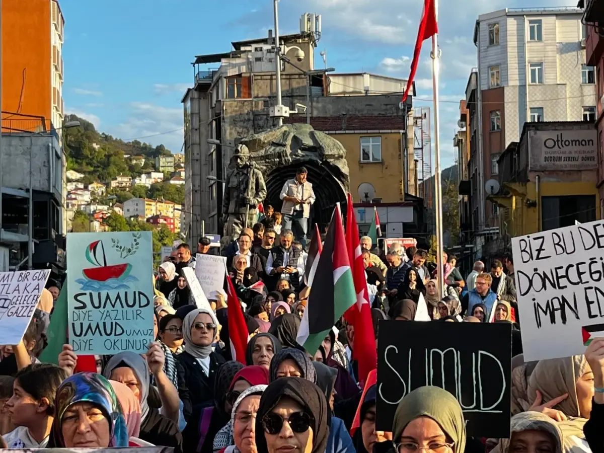 Zonguldak’ta Kadınlar, Filistin İçin Yürüyüş Düzenledi Zonguldak’ta Kadınlar, Filistin İçin Yürüyüş Düzenledi