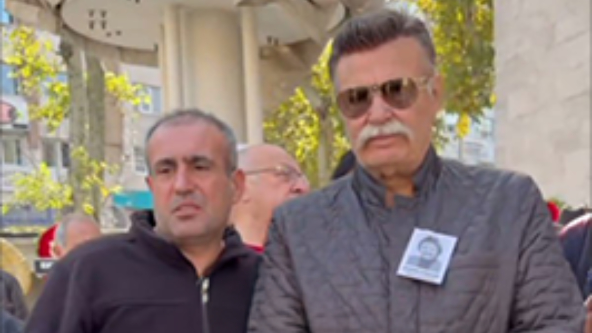 Engin Çağlar’ın cenaze töreninde fotoğraf çekim anları Engin Çağlar’ın cenaze töreninde fotoğraf çekim anları