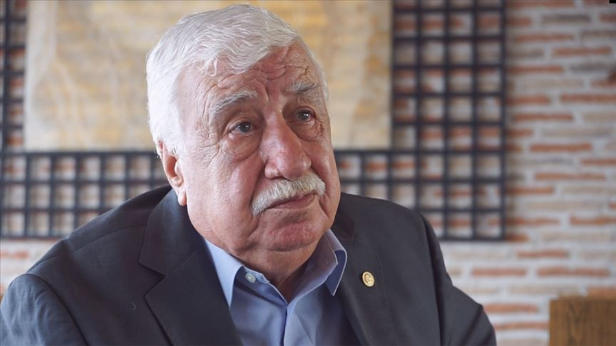 Tiyatro ve sinemanın duayeni Ahmet Gülhan 85 yaşında vefat… Tiyatro ve sinemanın duayeni Ahmet Gülhan 85 yaşında vefat…