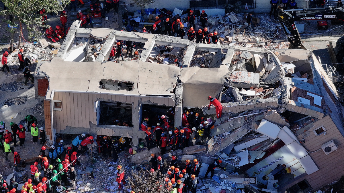 Kocaeli’de çöken binadan kurtulan Dilara’ya acı haber… Kocaeli’de çöken binadan kurtulan Dilara’ya acı haber…