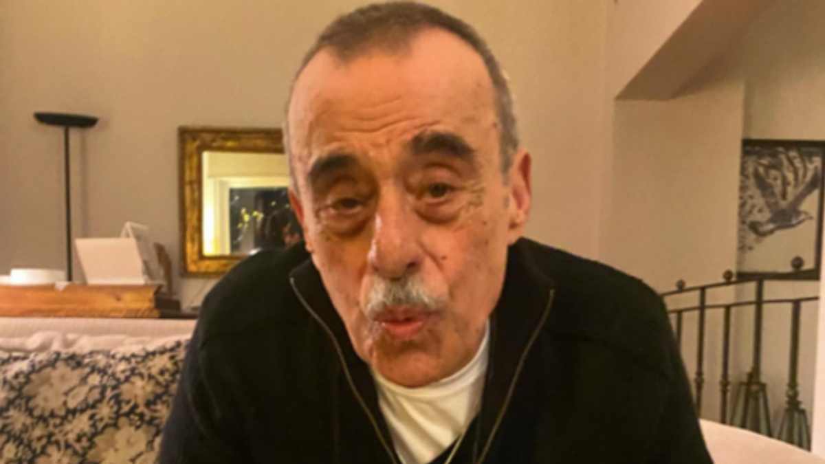 Şevket Altuğ, Ahmet Gülhan’ın cenazesinde gündem oldu Şevket Altuğ, Ahmet Gülhan’ın cenazesinde gündem oldu