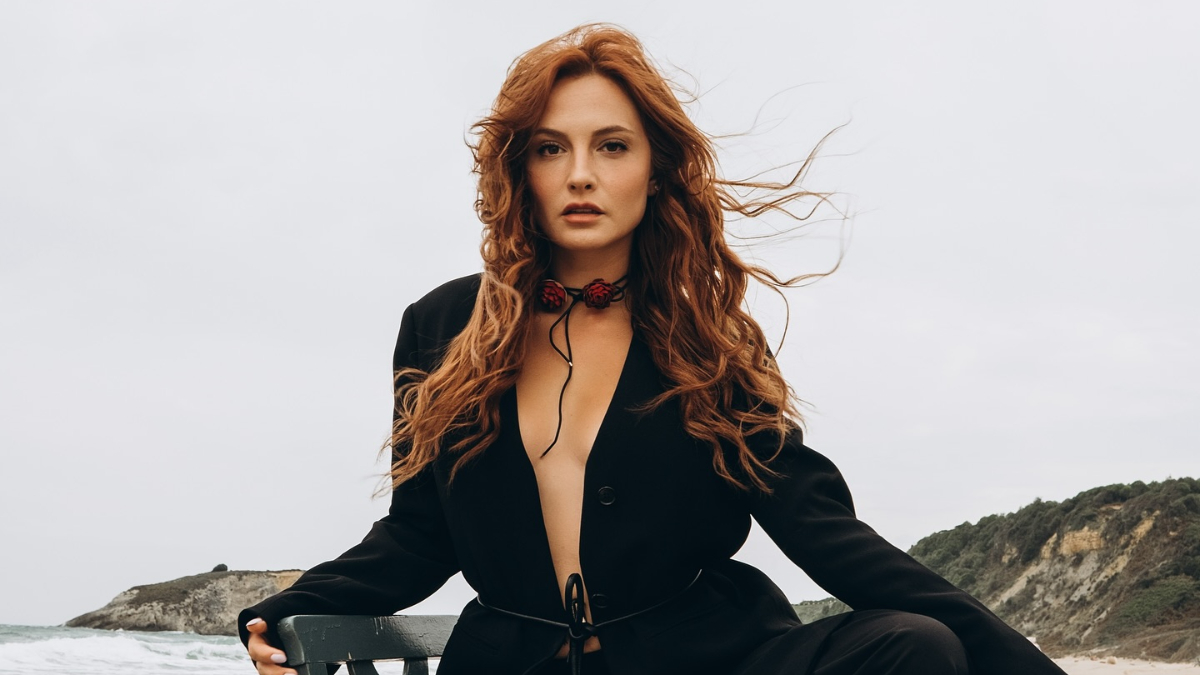 Başak Gümülcinelioğlu, Oğlunu Kucağına Aldı Başak Gümülcinelioğlu, Oğlunu Kucağına Aldı