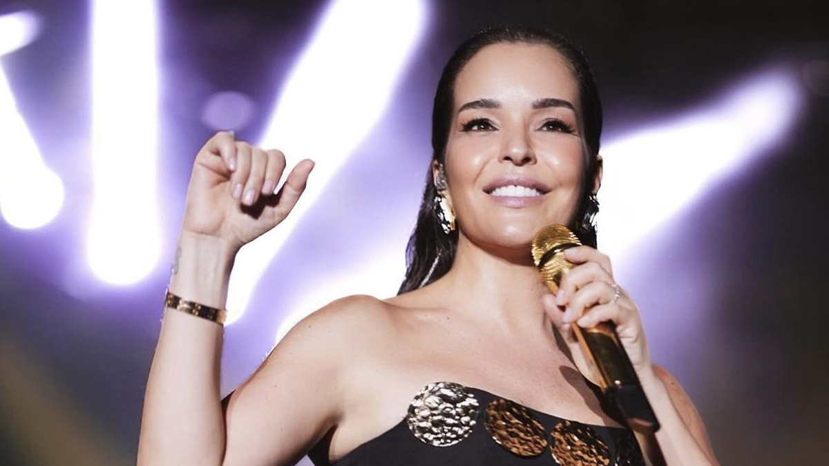 Şarkıcı Bengü Yeni İmajıyla Gündemde Şarkıcı Bengü Yeni İmajıyla Gündemde