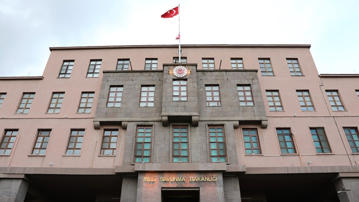 10 Kasım’da 1 milyon 219 bin 148 kişi Anıtkabir’i ziyaret… 10 Kasım’da 1 milyon 219 bin 148 kişi Anıtkabir’i ziyaret…