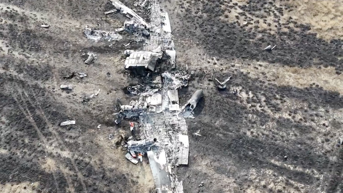 Gürcistan’da düşen askeri uçakta 20 askerimiz şehit oldu Gürcistan’da düşen askeri uçakta 20 askerimiz şehit oldu