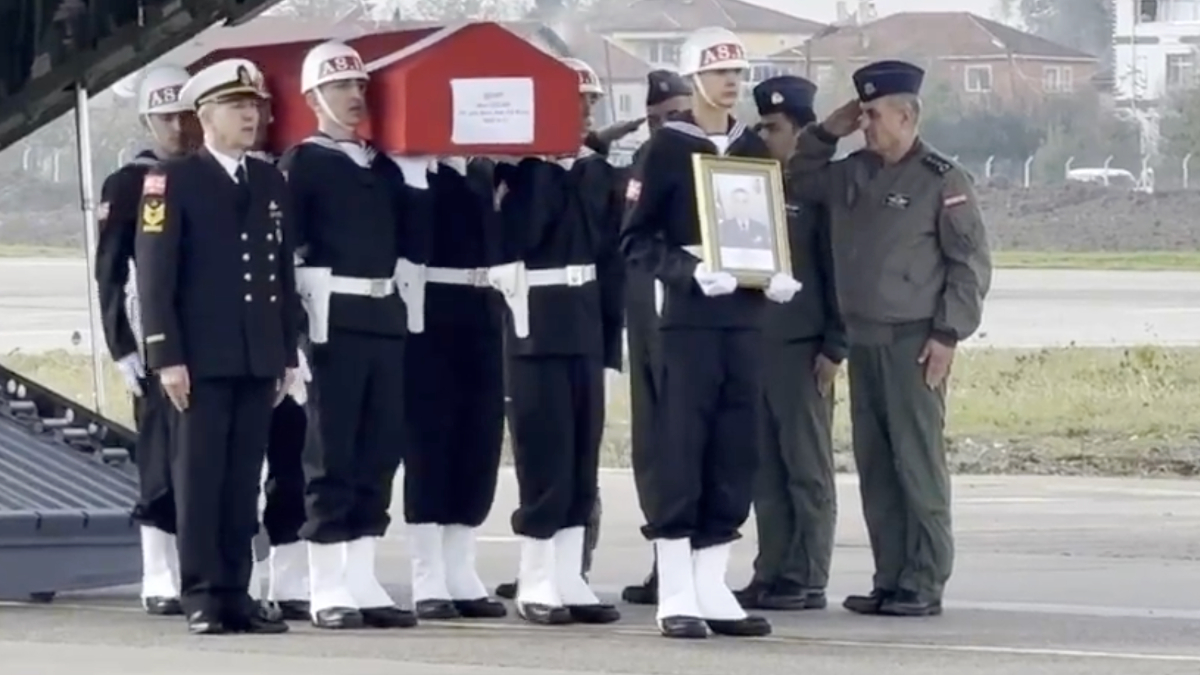 Şehit Nuri Özcan’ın cenazesi Karabük’e getirildi Şehit Nuri Özcan’ın cenazesi Karabük’e getirildi