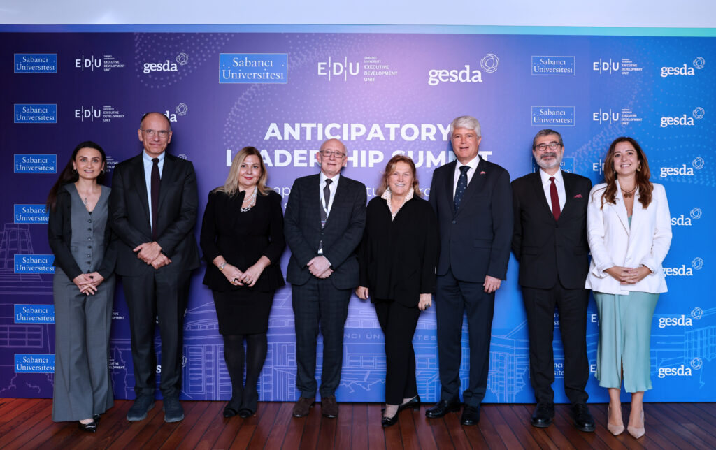 Bilimin Işığında Geleceğin Liderlik Anlayışı Tartışıldı Bilimin Işığında Geleceğin Liderlik Anlayışı Tartışıldı