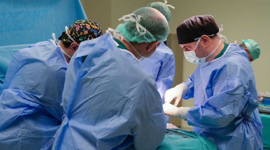 Rus Hasta ‘Osseointegrasyon’ Ameliyatı Sonrası Sağlığına… Rus Hasta ‘Osseointegrasyon’ Ameliyatı Sonrası Sağlığına…