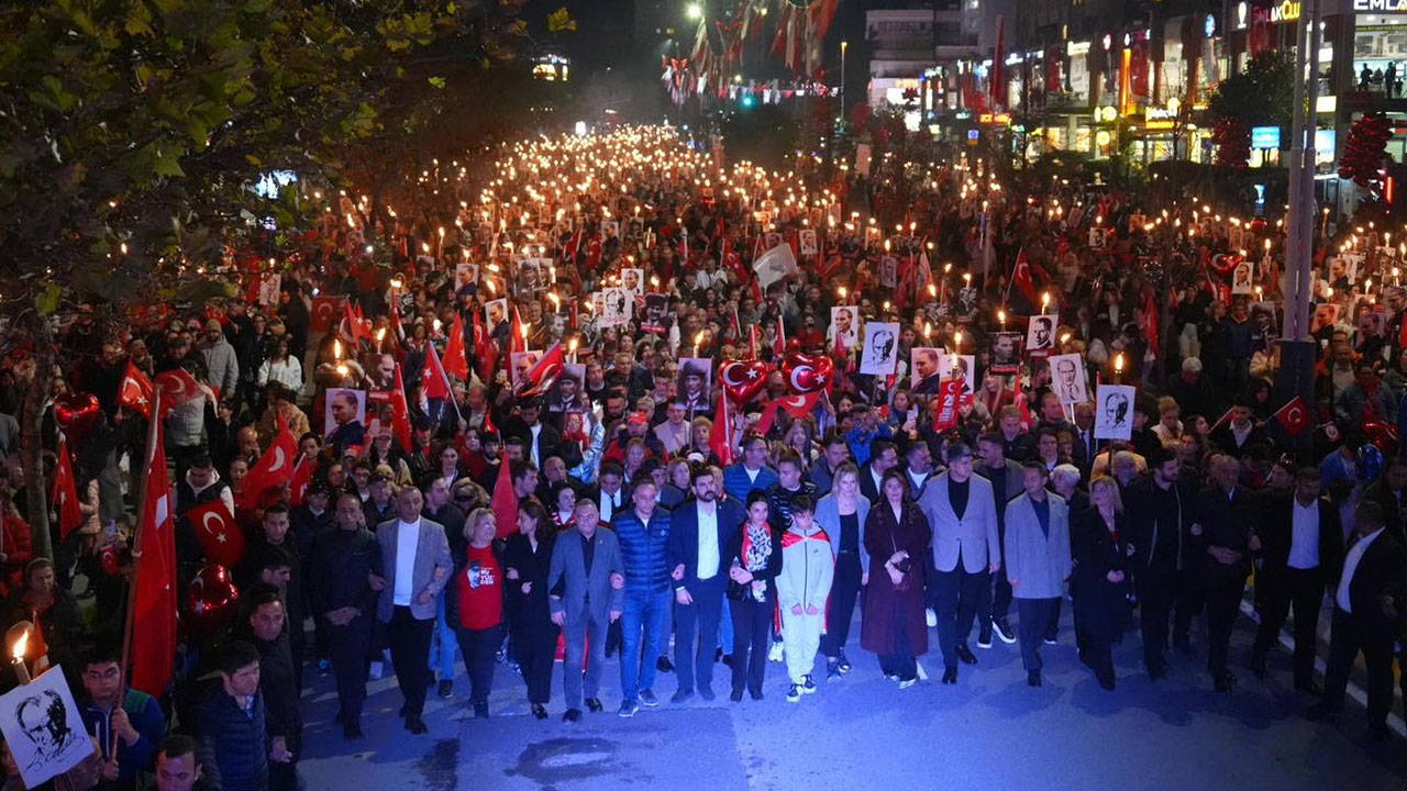 Ataşehir’de 29 Ekim Coşkusu: Binlerce Kişi Bir Araya Geldi Ataşehir’de 29 Ekim Coşkusu: Binlerce Kişi Bir Araya Geldi